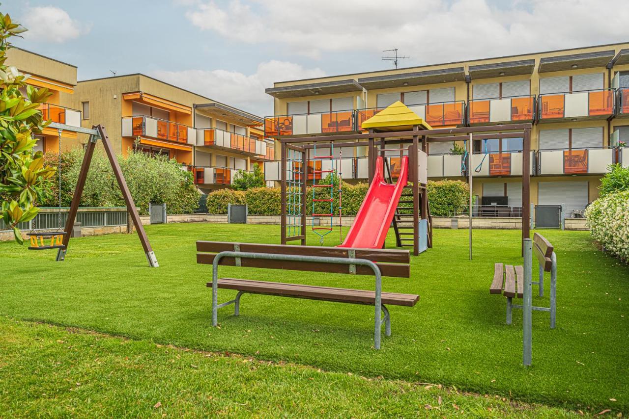 Hygge Family Apartment - One Step Away From The Lake!!! Sirmione Kültér fotó